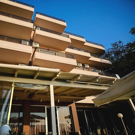 Ambasador Hotel Vlorë Eksteriør billede