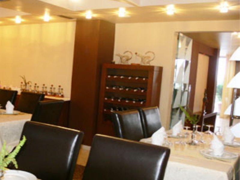 Ambasador Hotel Vlorë Eksteriør billede
