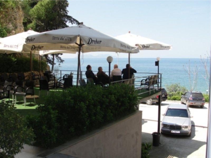 Ambasador Hotel Vlorë Eksteriør billede