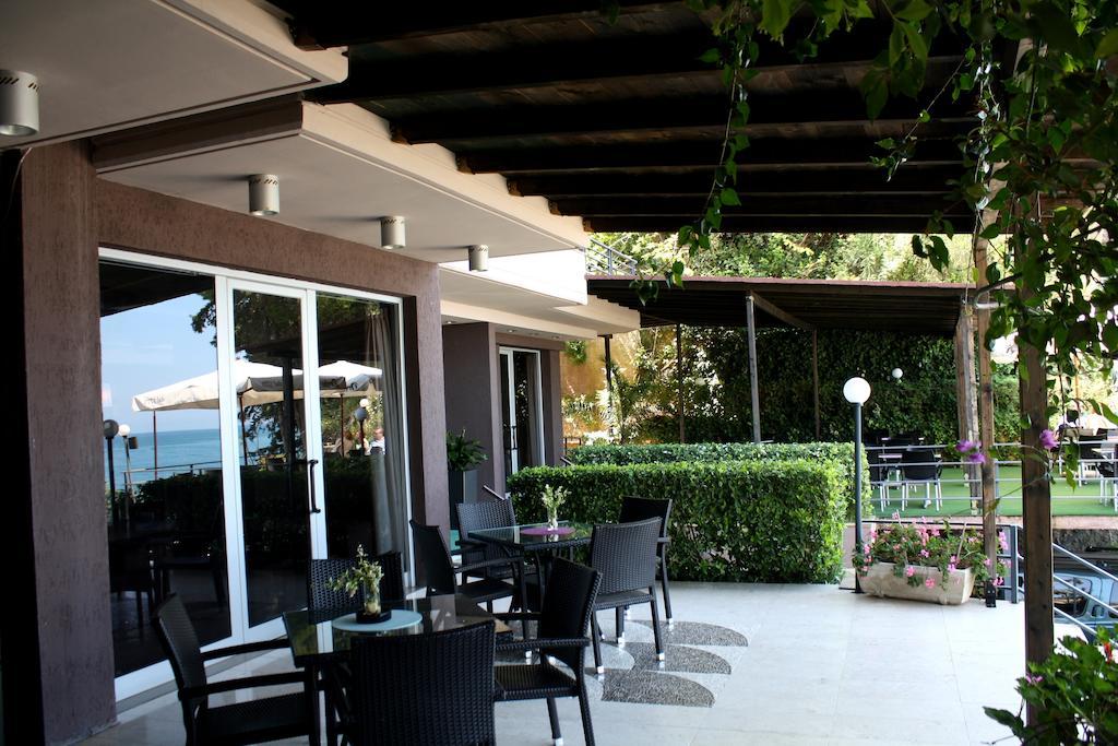 Ambasador Hotel Vlorë Eksteriør billede