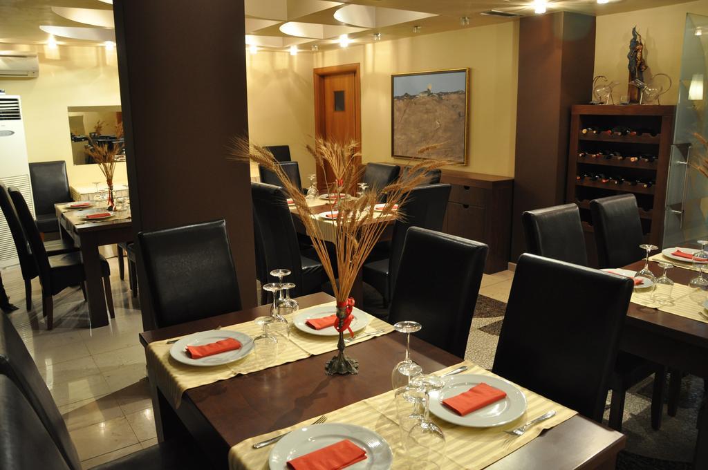 Ambasador Hotel Vlorë Eksteriør billede