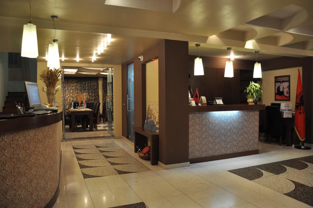 Ambasador Hotel Vlorë Eksteriør billede