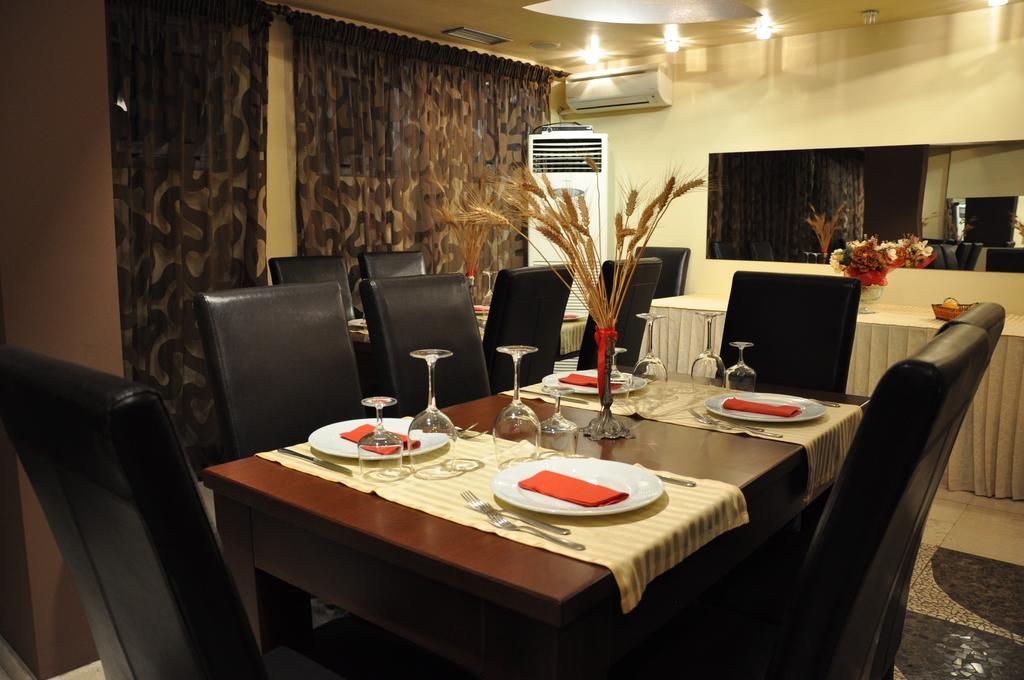 Ambasador Hotel Vlorë Eksteriør billede