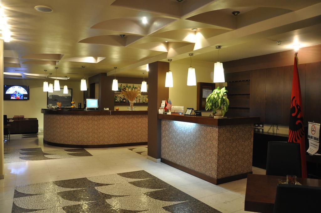 Ambasador Hotel Vlorë Eksteriør billede
