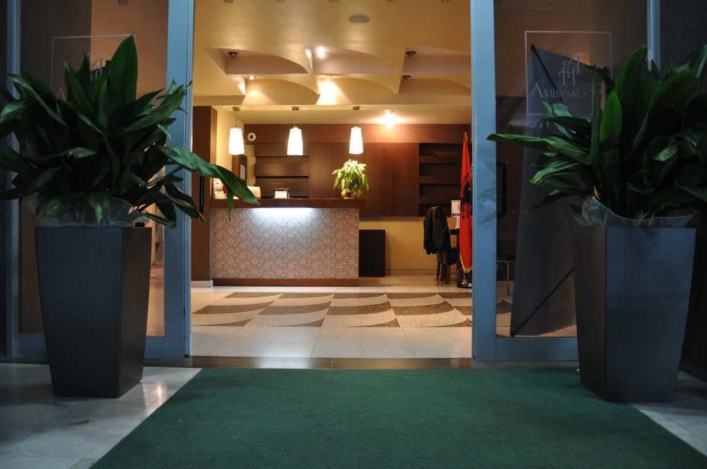 Ambasador Hotel Vlorë Eksteriør billede