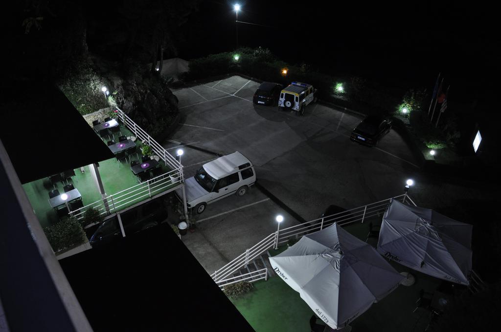 Ambasador Hotel Vlorë Eksteriør billede