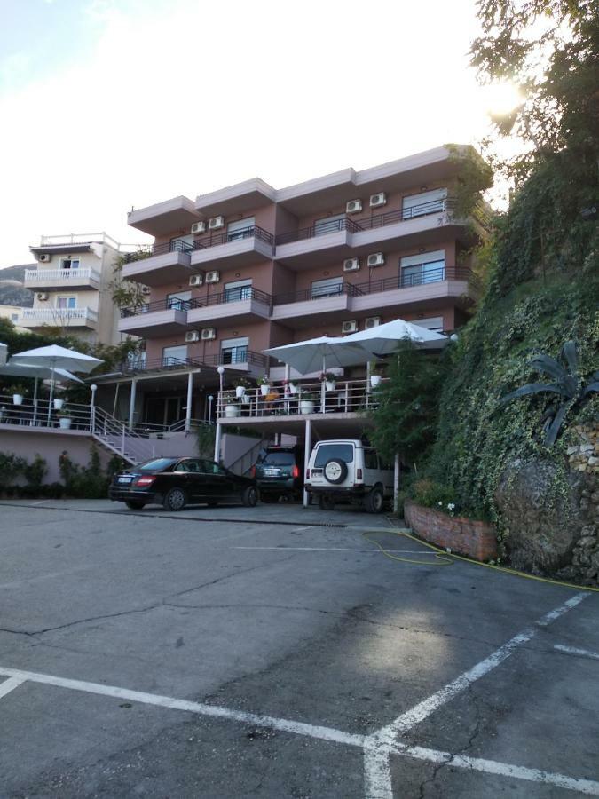 Ambasador Hotel Vlorë Eksteriør billede