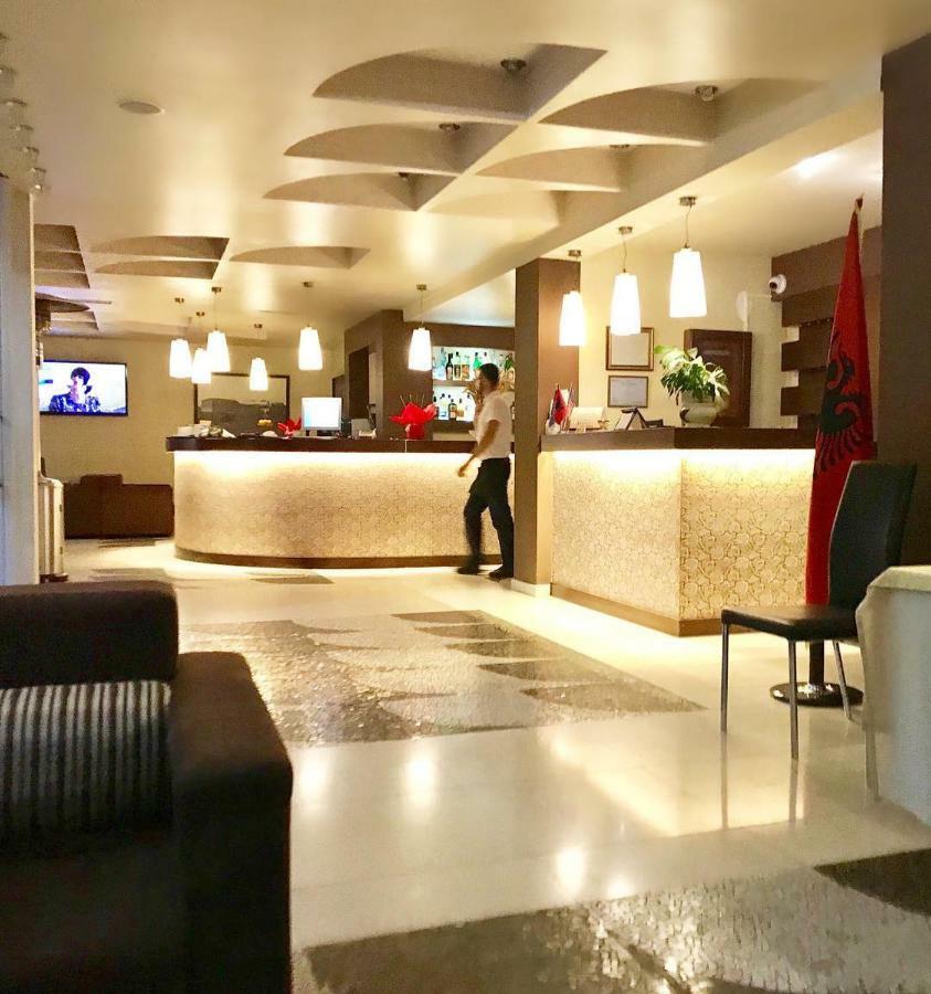 Ambasador Hotel Vlorë Eksteriør billede