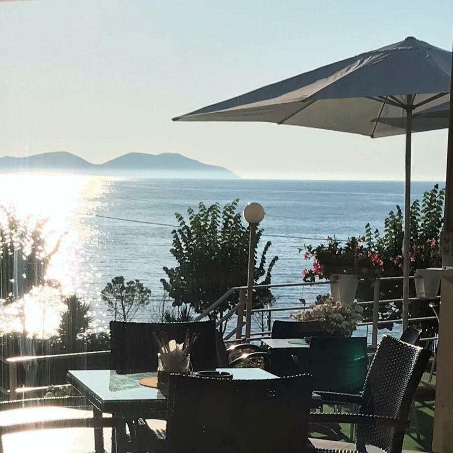 Ambasador Hotel Vlorë Eksteriør billede
