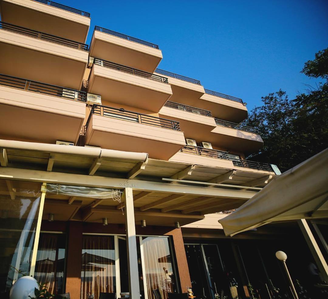Ambasador Hotel Vlorë Eksteriør billede