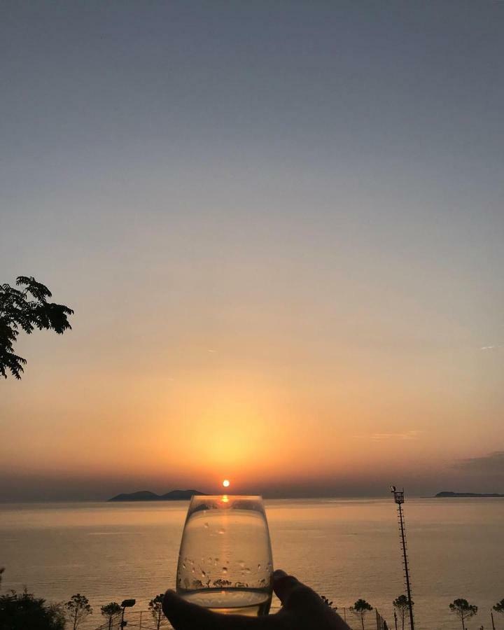 Ambasador Hotel Vlorë Eksteriør billede
