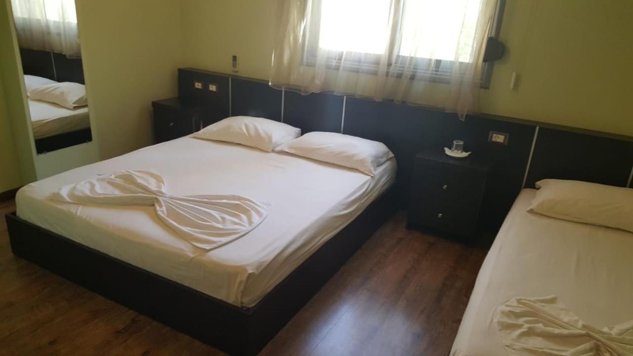 Ambasador Hotel Vlorë Værelse billede